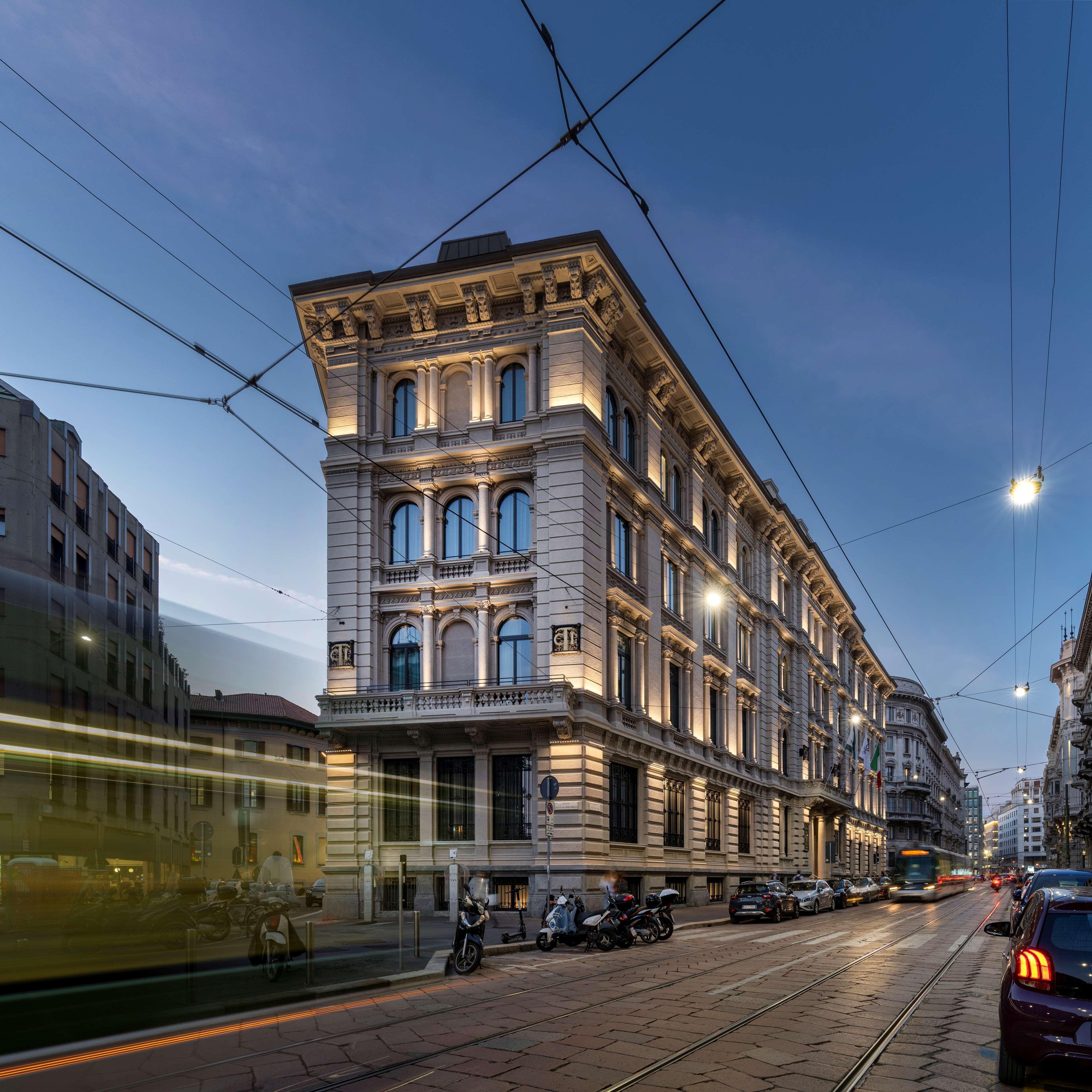 Radisson Collection Hotel, Palazzo Touring Club Milão Exterior foto The Milan headquarters of the company