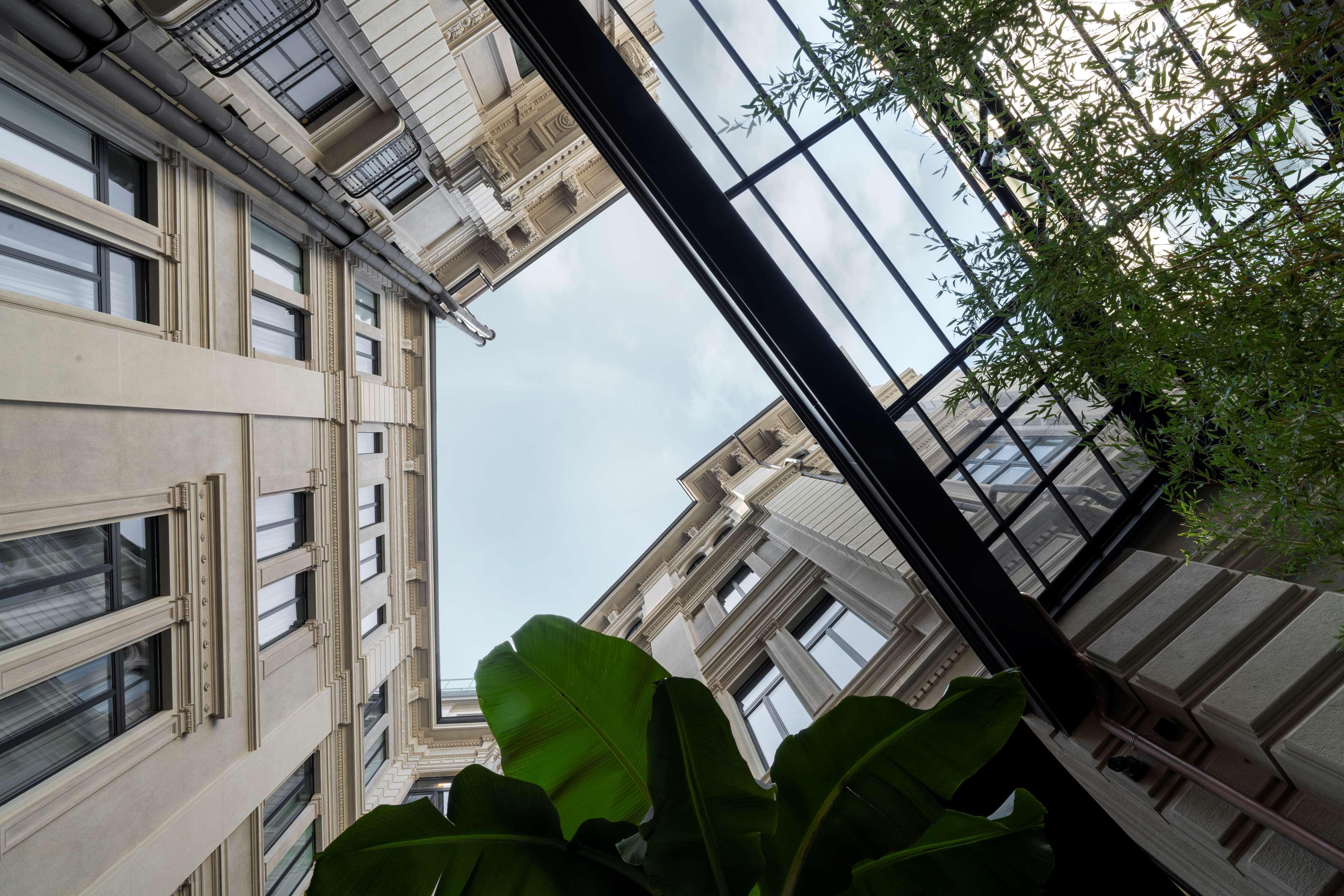 Radisson Collection Hotel, Palazzo Touring Club Milão Exterior foto The courtyard of the Faculty of Engineering