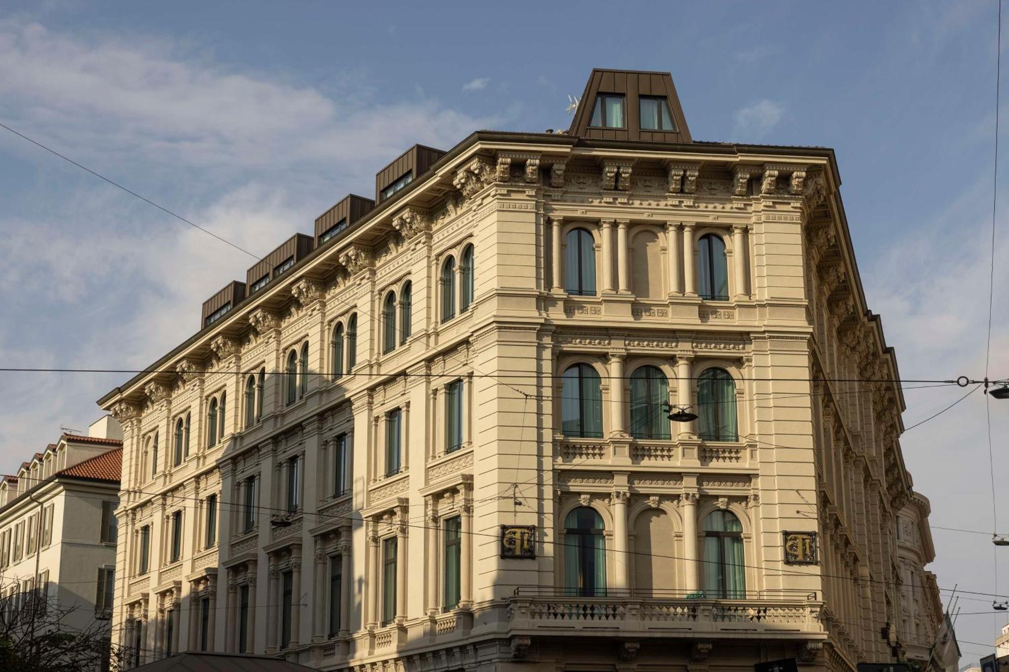 Radisson Collection Hotel, Palazzo Touring Club Milão Exterior foto The headquarters of the company in Milan